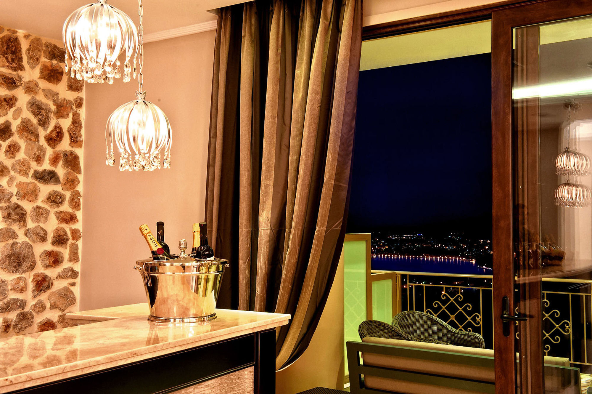 Enastron View Hotel Касторія Екстер'єр фото